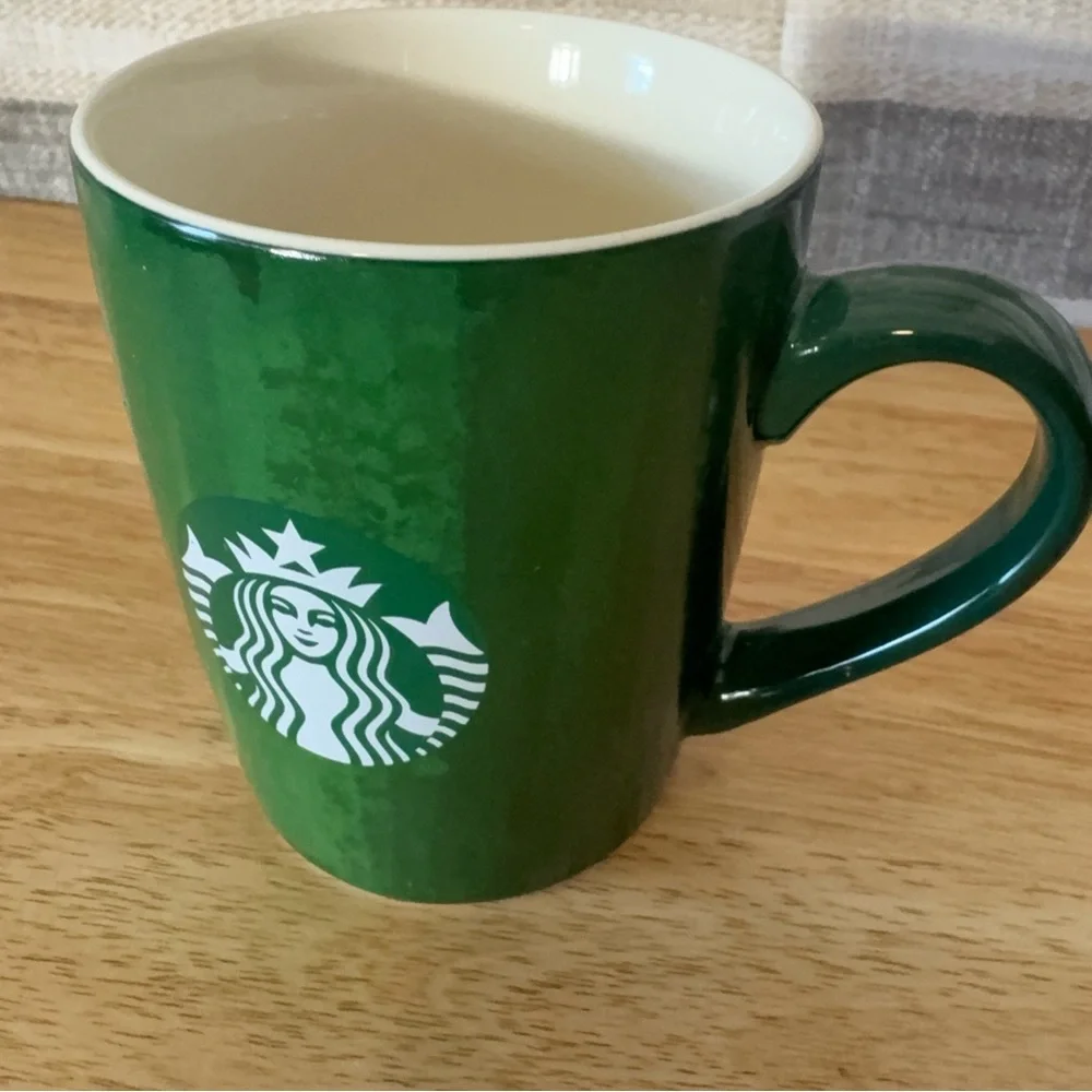Starbucks Green And Red 10 ounce‎ 2021 Coffee Mug